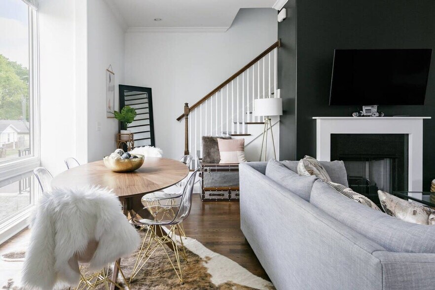 Building Photo - 816 Smiley St