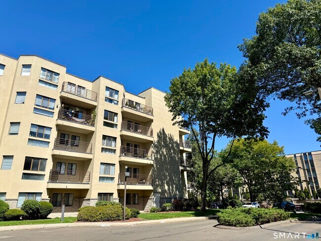 Building Photo - 1204 Whitney Ave