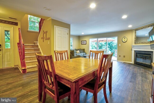 Building Photo - 111 Honey Locust Ct