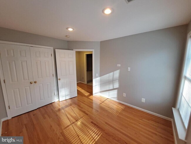 Building Photo - 7738 Heritage Woods Way