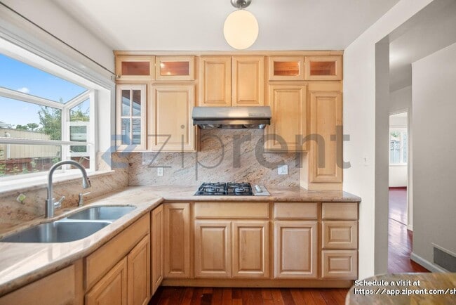 Building Photo - 2023 Orchard Ave