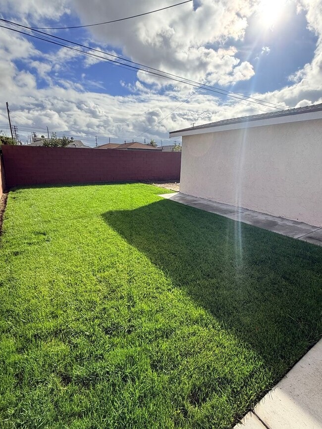 Building Photo - Newly remodeled three bedroom house in Wilmington ready to rent!