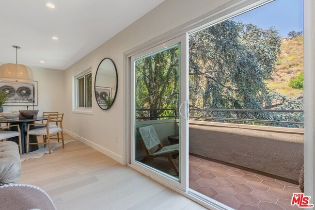 Building Photo - 6720 Hillpark Dr