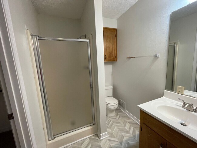 Building Photo - Brookhaven Estates Charmer!