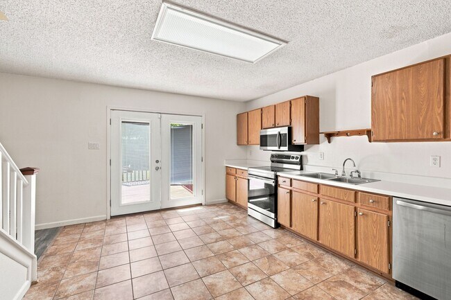 Building Photo - 8018 Chestnut Bluff Dr