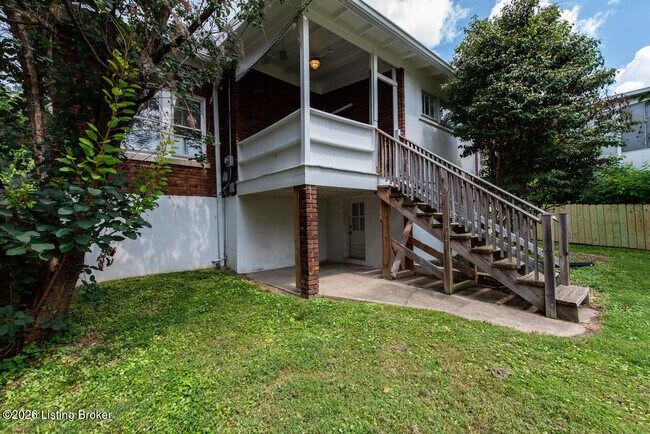 Building Photo - 2032 Lakeside Dr