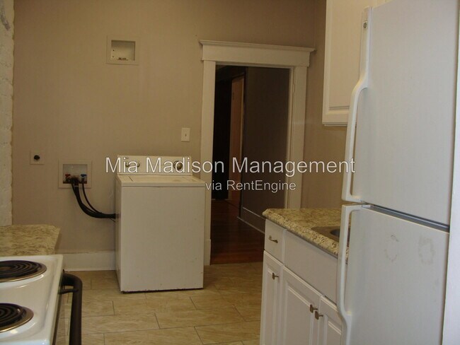 Building Photo - 513 W 35th St