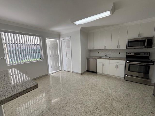 Building Photo - 3652 SW 22nd Terrace