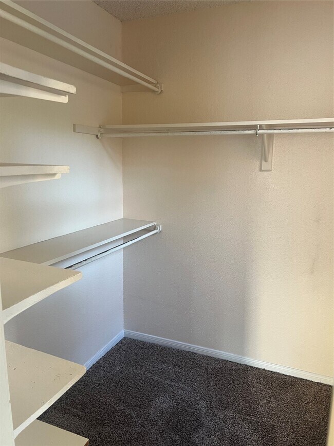 Building Photo - 14370 Misty Meadow Ln