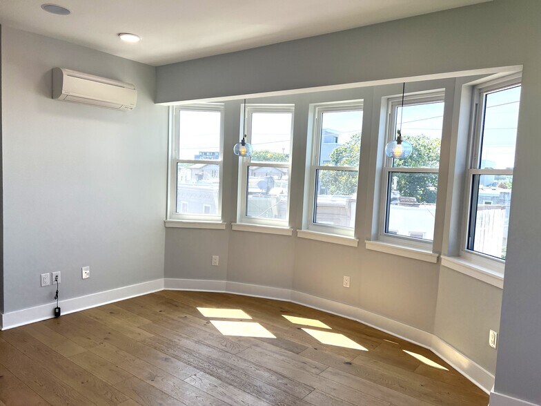 Living area - 2356 Gerritt St