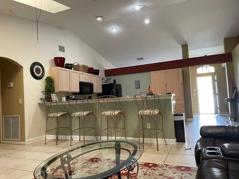 Building Photo - 562 SE Walters Terrace