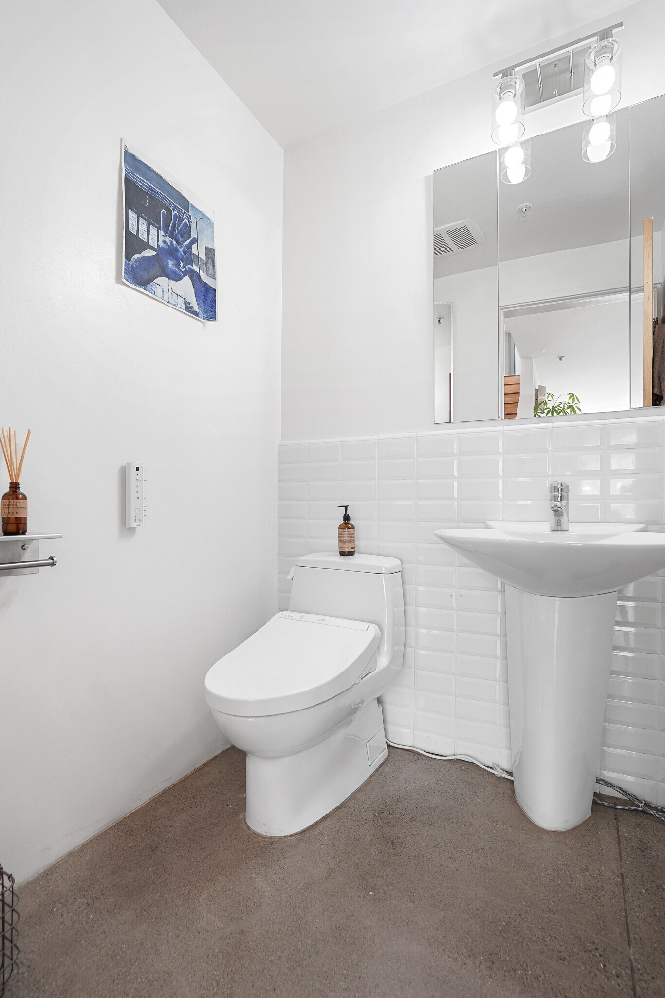Half Bath, Main floor - 712 Bryant St