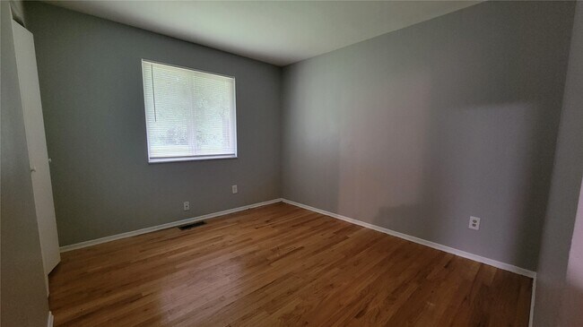 Building Photo - 800 Laredo Ave