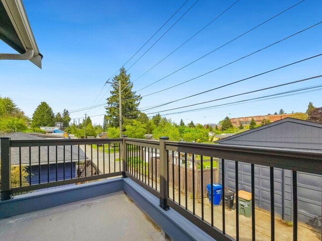 Building Photo - Spacious 3-Bedroom DADU with Private Balcony & Garage