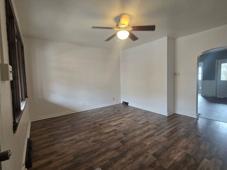 Building Photo - 62 Walnut St