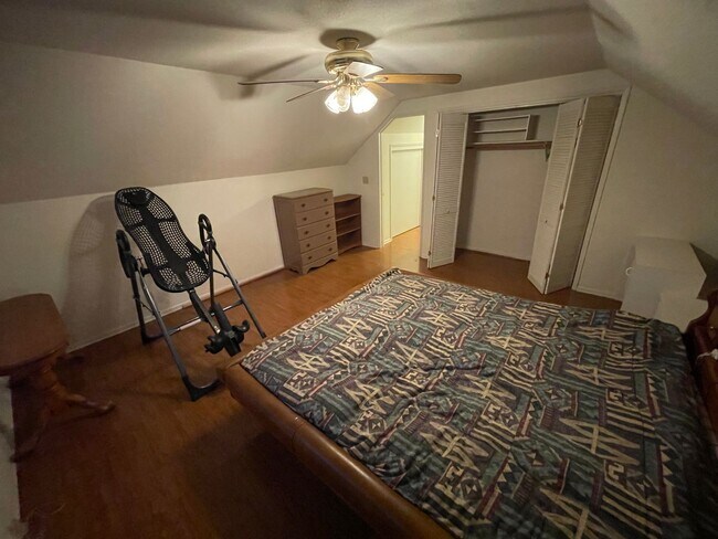 Building Photo - Magalia 2 bed 2 bath home with bonus room. Attached garage, private backyard