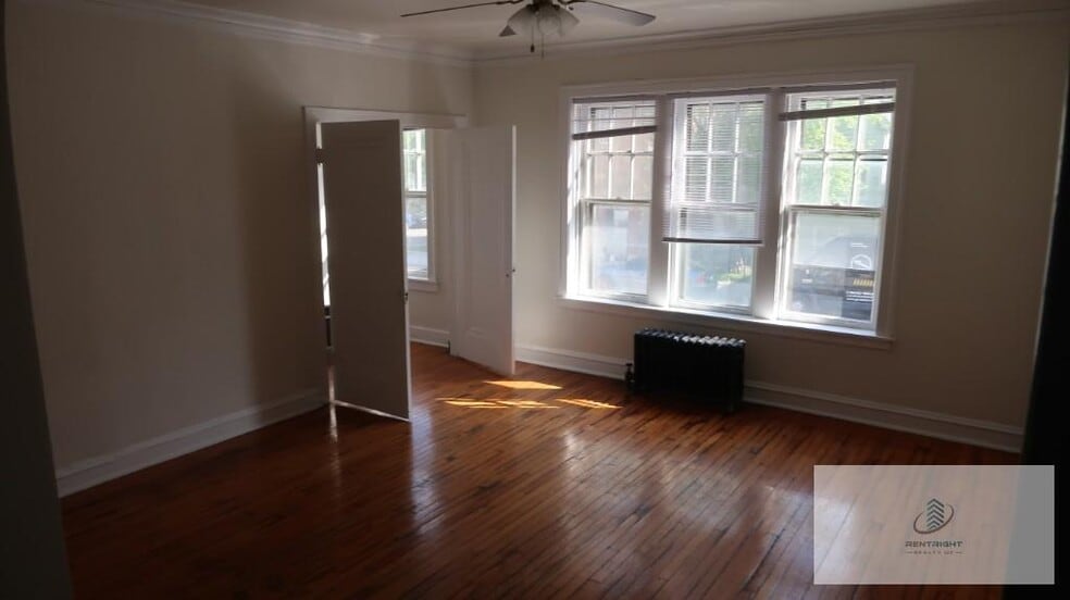 Building Photo - 4588 N Elston Ave