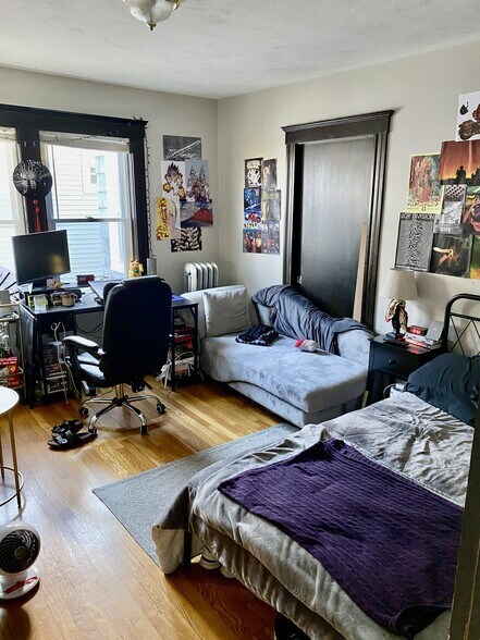 Building Photo - 173 Hillside St