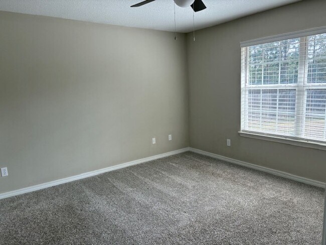 Building Photo - 1831 Sundown Dr