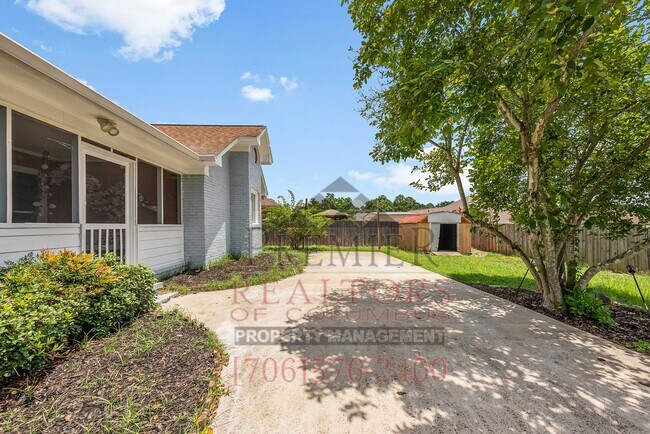 Building Photo - 5924 Big Oak Dr