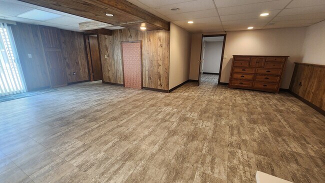 Building Photo - 229 Hickory St