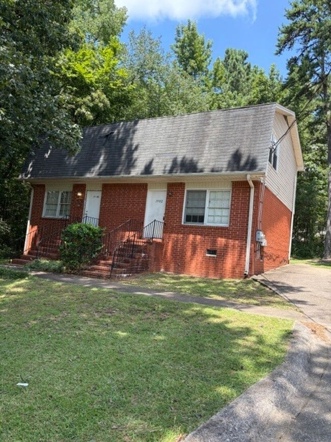 Building Photo - 1912 Lyle Dr