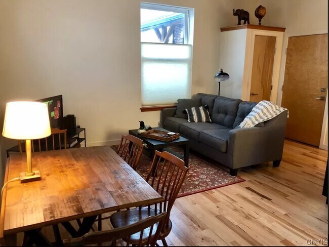 Building Photo - 517 Riverside Dr