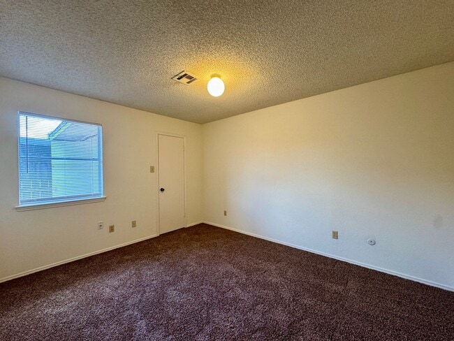 Building Photo - Duplex