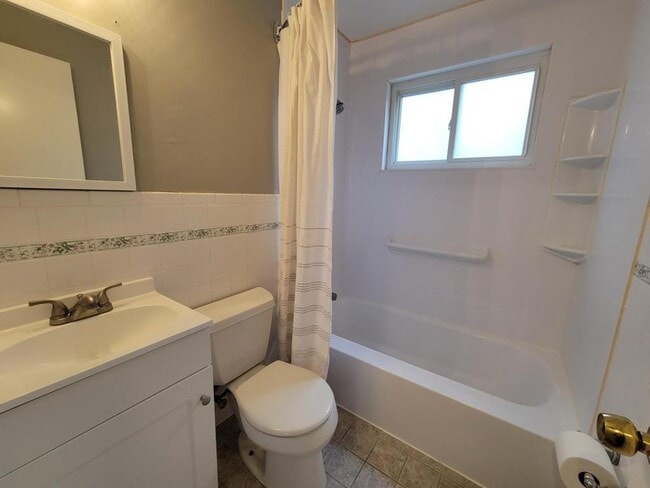 Building Photo - 137 Rosemont Dr