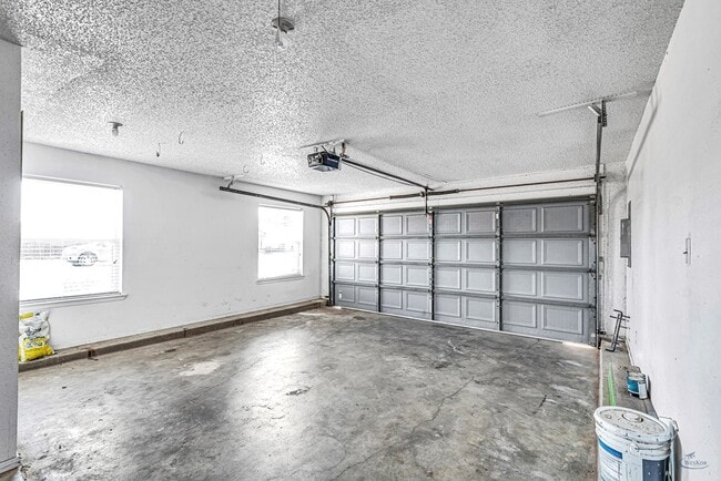 Building Photo - 412 E 89th St