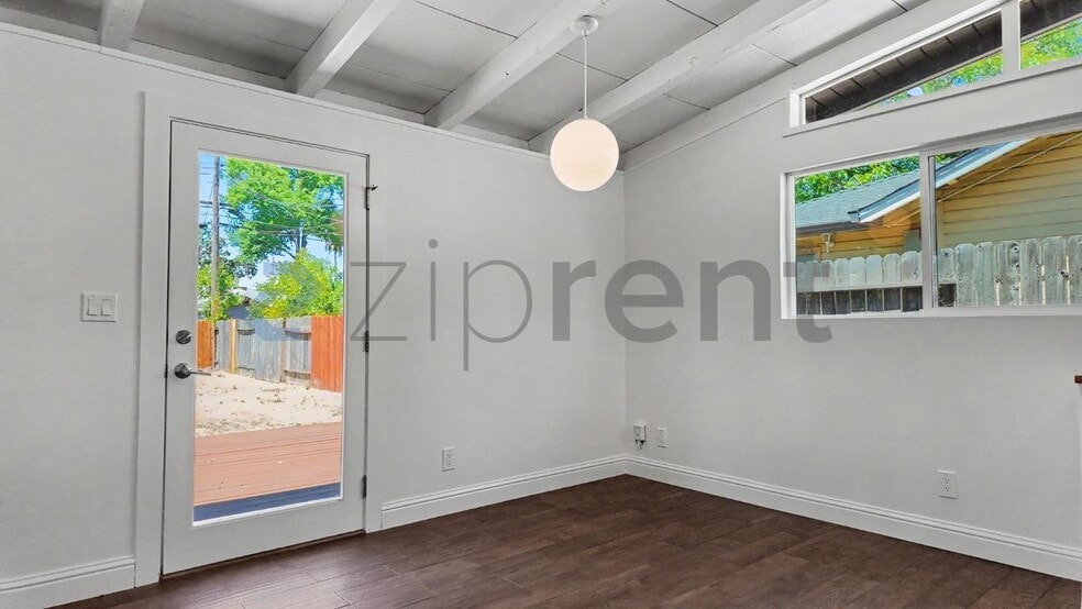 Building Photo - Unit