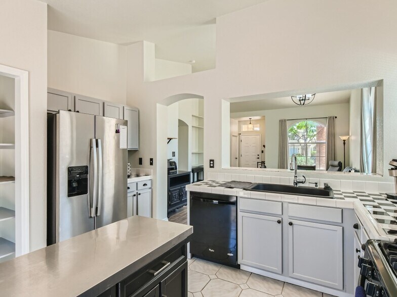 Building Photo - 5717 Cliff Point Ct