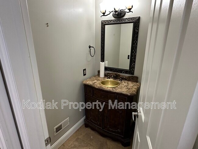 Building Photo - 13 N 3100 E