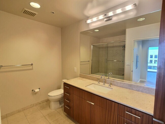 Building Photo - Luxury 1 Bedroom Condo at Axis on the 20th Floor – Custom Finishes Throughout, Beautiful Views!