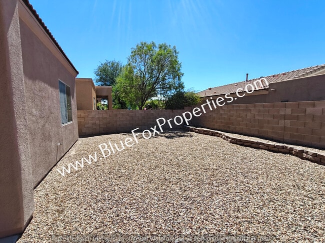 Building Photo - 5541 N Silver Stream Way