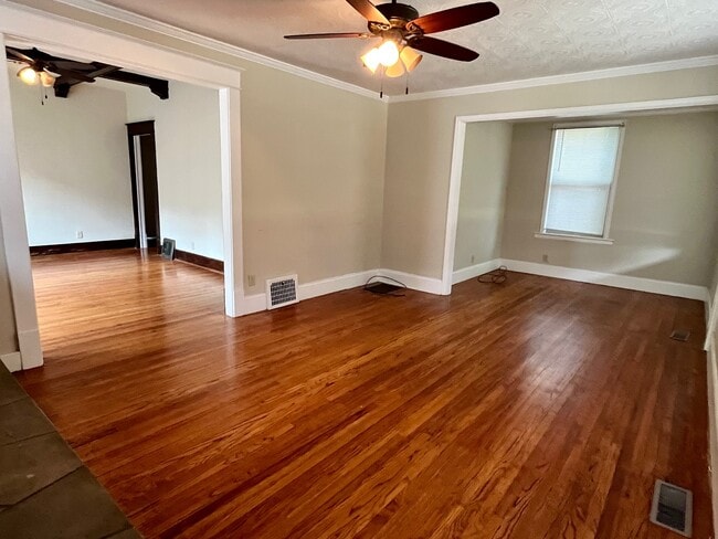 Building Photo - 306 E Scarritt St