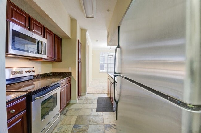 Building Photo - 7575 Kirby Dr