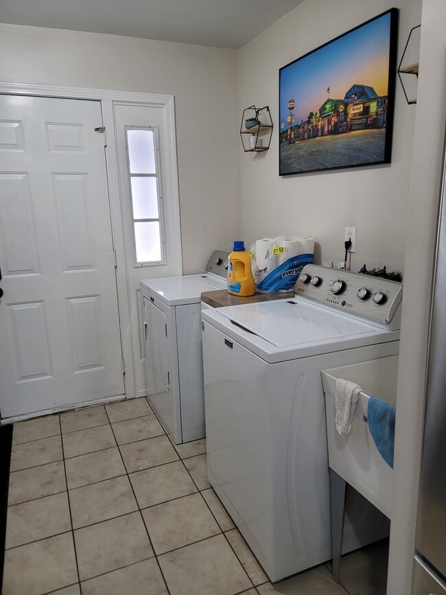 Building Photo - 4012 E 27th St