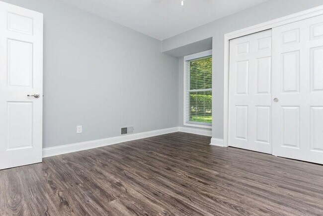 Building Photo - 2681 Ravenoaks Pl