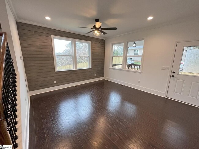 Building Photo - 305 Averill St