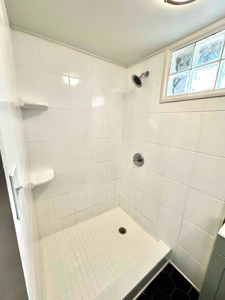 Building Photo - 1124 N Meade Ave