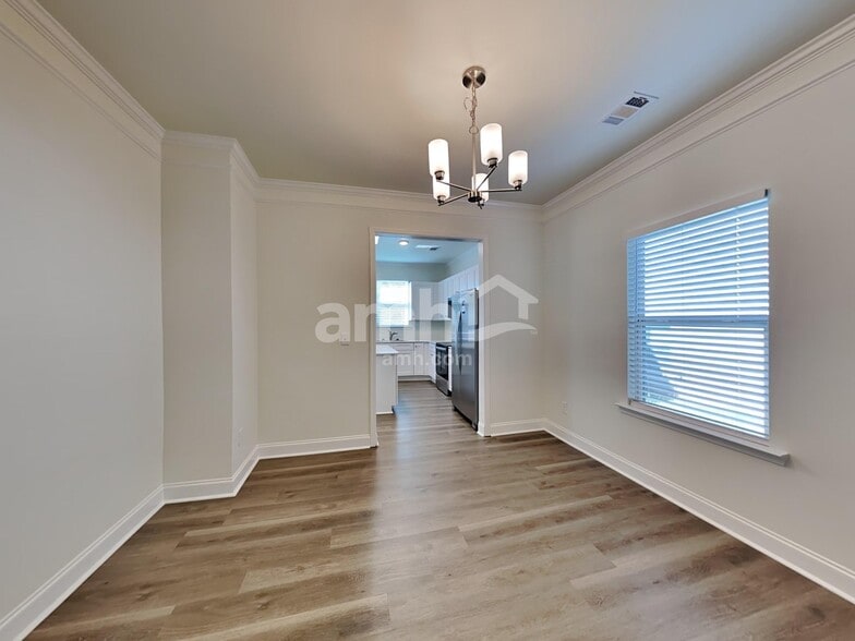 Building Photo - 2444 Beal St