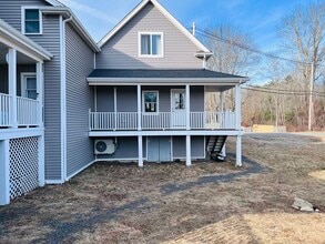 Building Photo - 88 Miller St