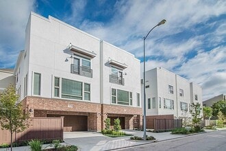 Building Photo - 5810 Venice St