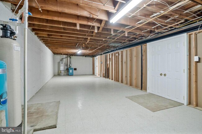 Building Photo - 709 Ellsworth Ave