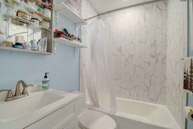 Building Photo - 65 Hemenway St