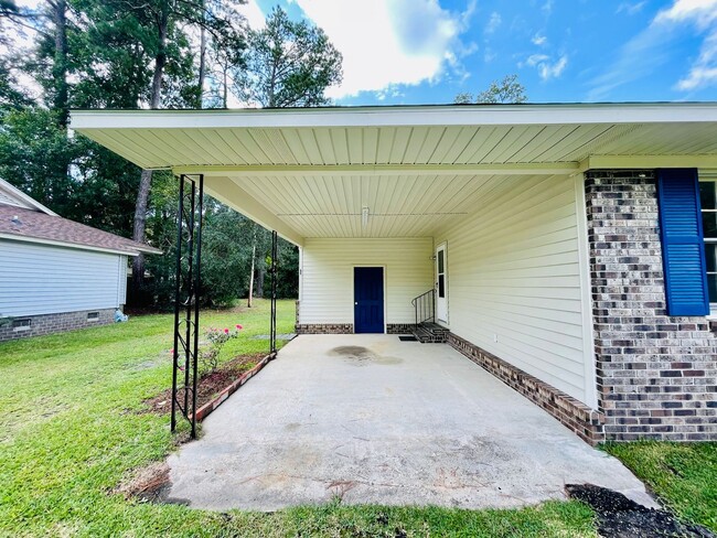 Building Photo - Updated and adorable rancher home in Old C...