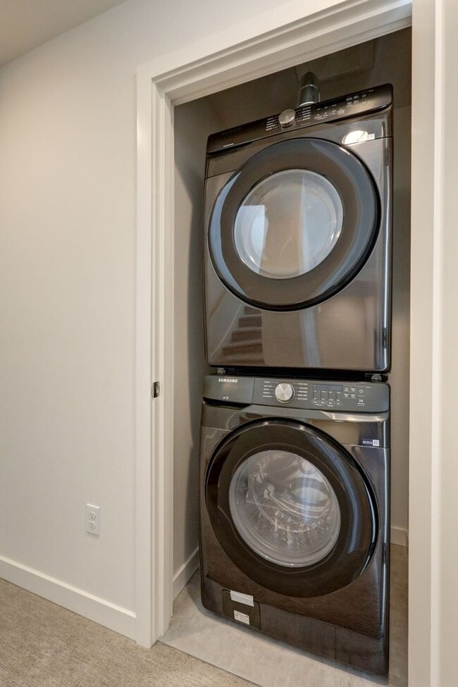 Building Photo - Beautiful 2bd, 2ba Townhome Available in C...
