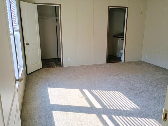 Building Photo - 1006 Ashley Way