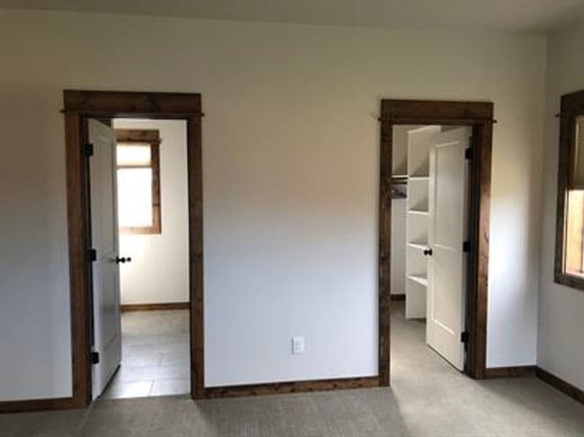 Building Photo - 4 bedroom 3 bath home in Ryen Glenn